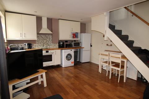 2 bedroom semi-detached house to rent, Ongar Road, Brentwood CM15