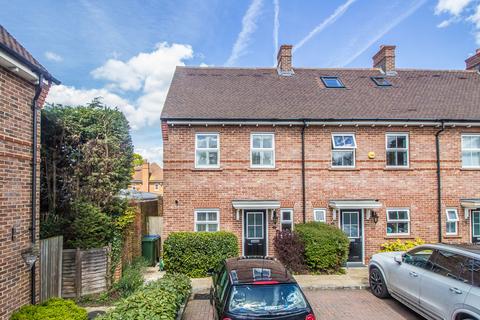 3 bedroom semi-detached house to rent, The Gallops, Esher KT10