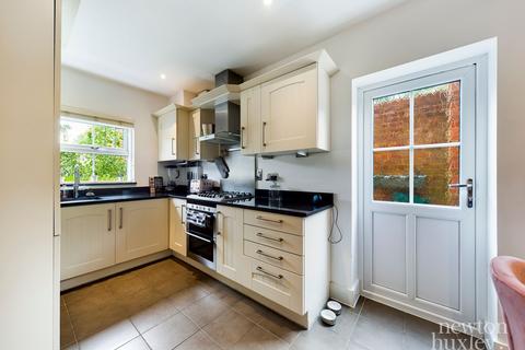 3 bedroom semi-detached house to rent, The Gallops, Esher KT10