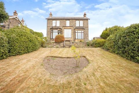 4 bedroom detached house to rent, White Lee Road, Batley, WF17