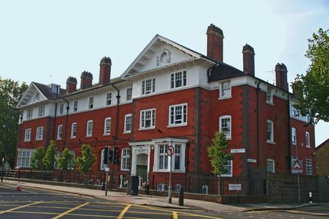 undefined, Fulham Palace Road, Fulham, London, W6