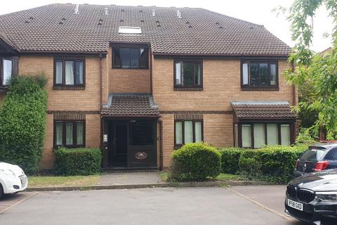 2 bedroom flat to rent, Marwell Close, Romford RM1