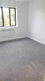 2 bedroom flat to rent, Marwell Close, Romford RM1