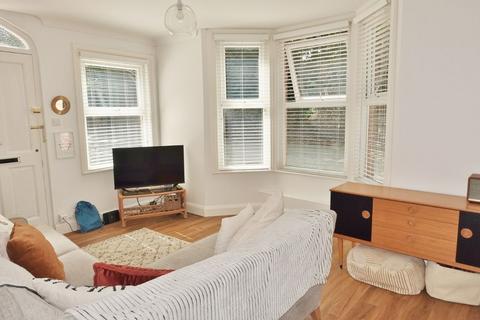 2 bedroom flat to rent, a Doris Street, Newmarket