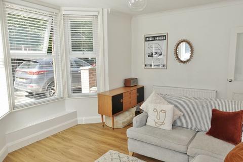 2 bedroom flat to rent, a Doris Street, Newmarket