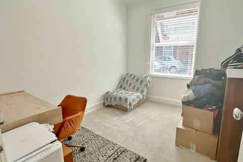 2 bedroom flat to rent, a Doris Street, Newmarket