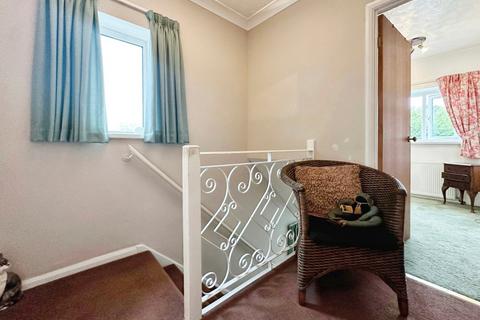 3 Brynglas, Gilwern, Abergavenny, NP7 0BT