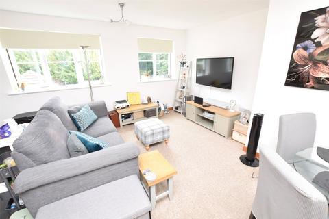 2 bedroom apartment to rent, Centurion Court, ROMFORD RM1