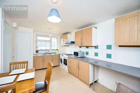 4 bedroom maisonette to rent, Addington Grove, Mile End, Bow, London, E3