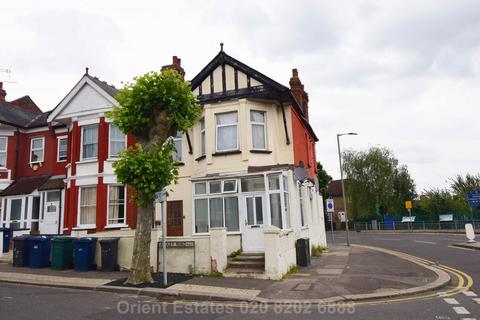 2 bedroom flat to rent, Audley Rd, London
