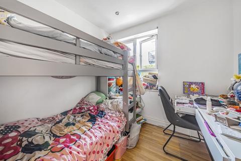 2 bedroom flat to rent, Seven Kings Way Kingston KT2