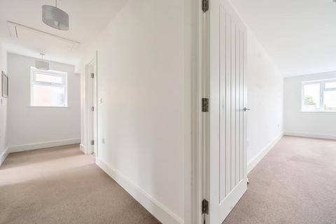 2 bedroom maisonette for sale, Aylesbury,  Buckinghamshire,  HP20