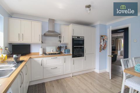 46 Defender Drive, Grimsby, DN37 9PQ