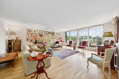 3 bedroom apartment to rent, Pier House, Cheyne Walk, SW3