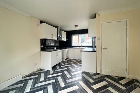 3 bedroom semi-detached house to rent, Medway, Jarrow
