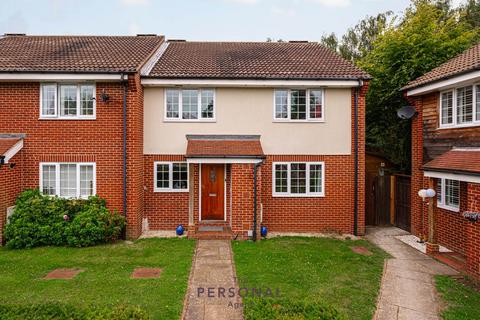 4 bedroom terraced house to rent, Cuddington Glade, Epsom