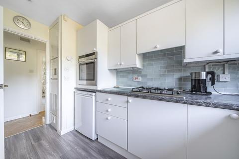 4 The Meadows, Warlingham, CR6 9JJ