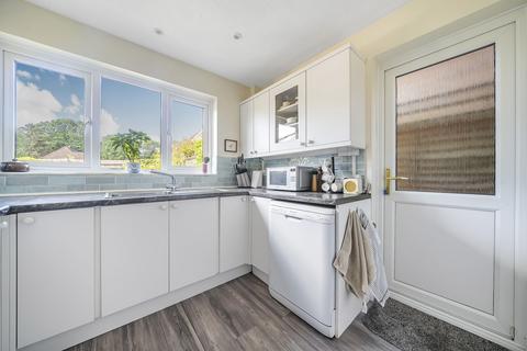 4 The Meadows, Warlingham, CR6 9JJ
