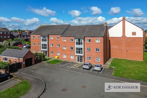 2 bedroom ground floor flat for sale, Sir Thomas White Close, Warwick, CV34