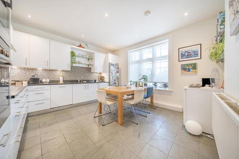 3 bedroom flat for sale, The Drive, Raynes Park
