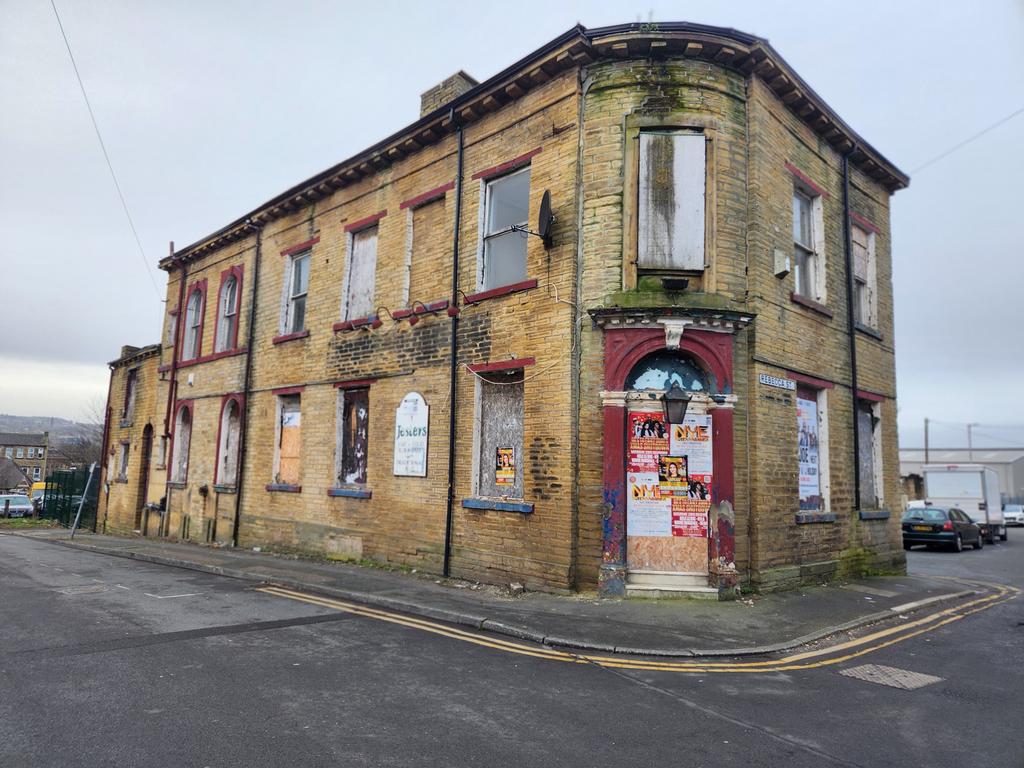 14 St Thomas's Road, Bradford, BD1 2 RW