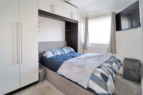 3 bedroom semi-detached house to rent, Thrupps Avenue, Hersham KT12