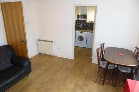 3 bedroom apartment to rent, Old Dumbarton Road, Glasgow G3