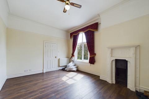 2 bedroom flat for sale, Ferriby Road, Hessle, HU13 0HU