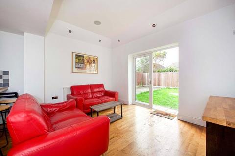 1 bedroom in a house share to rent, Nightingale Shott, Egham, Surrey, TW20