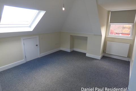 2 bedroom flat to rent, Creffield Road