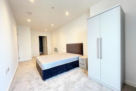 2 bedroom apartment to rent, Queen Street, Salford M3