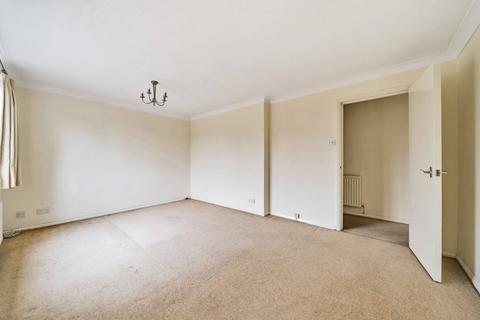 2 bedroom flat for sale, Kingfisher Drive, Guildford GU4