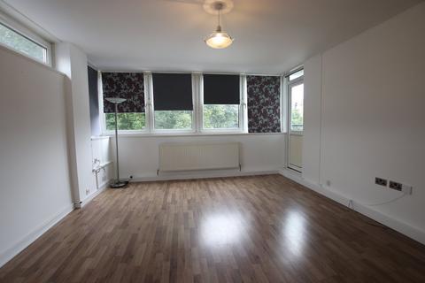 2 bedroom flat to rent, Blackshaw Road, London, SW17