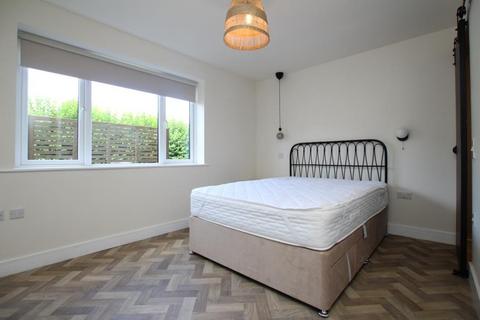 1 bedroom semi-detached house to rent, Oldbury Court Road, Bristol BS16