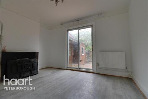 3 bedroom semi-detached house to rent, Grange Road