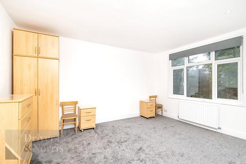 3 bedroom apartment to rent, Hutton Grove, North Finchley, London, N12