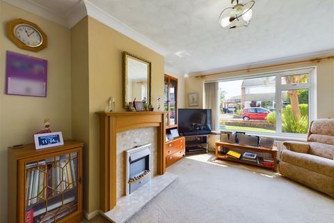 2 bedroom detached bungalow for sale, Birkdale Close, Worthing, BN13