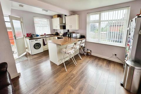 3 bedroom semi-detached house for sale, Beveley Road, Telford TF2