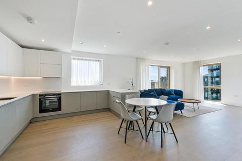 3 bedroom flat for sale, Lily House, Brentford, TW8