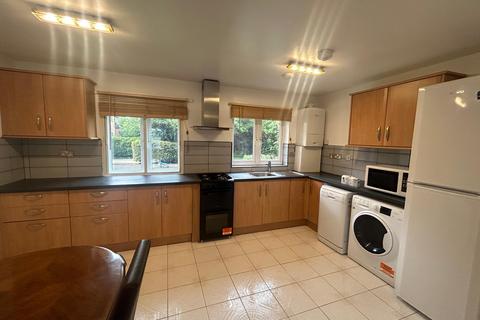 2 bedroom flat to rent, Northwick Avenue, Harrow HA3