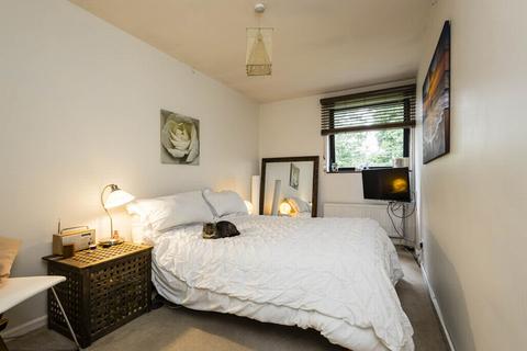 1 bedroom flat for sale, Somercoates Close, Cockfosters, EN4