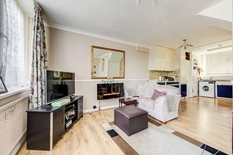 3 bedroom flat to rent, Clem Attlee Court, Fulham, London, SW6