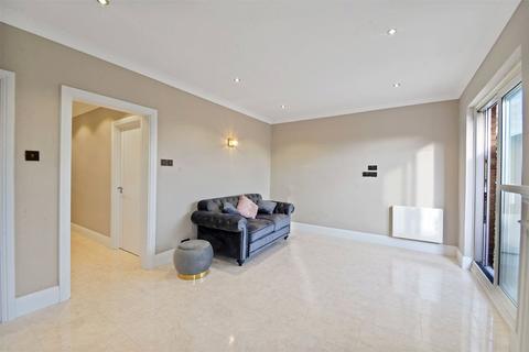 undefined, Avon Court, Avon Road, RM14