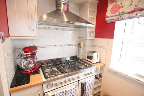 2 bedroom terraced house to rent, Harkness road, Burnham