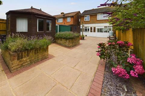 3 bedroom semi-detached house for sale, Gilda Crescent, Polegate BN26