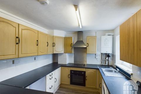 2 bedroom flat to rent, Plants Hill Crescent, Coventry, CV4