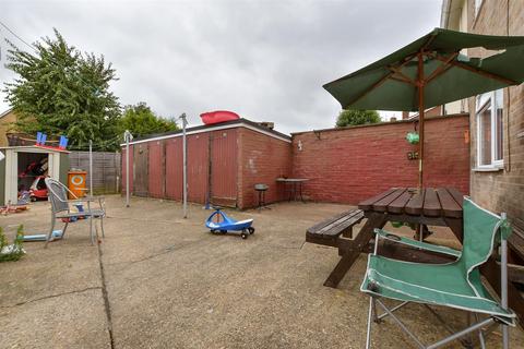 2 bedroom ground floor flat for sale, Long Gages, Basildon, Essex