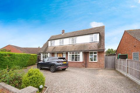 4 bedroom detached house for sale, Carde Close, Hertford SG14