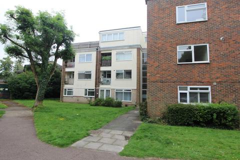 Studio to rent, Dunraven Drive, Enfield Chase