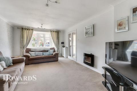 5 Airedale, Carlton Colville, Lowestoft, NR33 8TJ